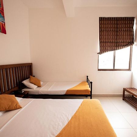Port View City Hotel Colombo Buitenkant foto