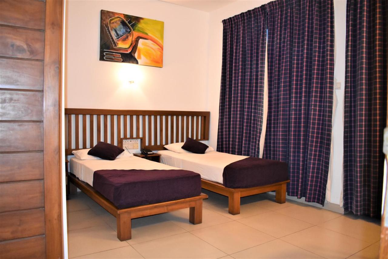 Port View City Hotel Colombo Buitenkant foto