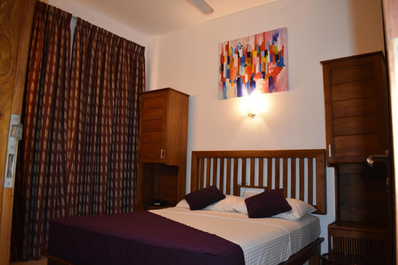 Port View City Hotel Colombo Buitenkant foto