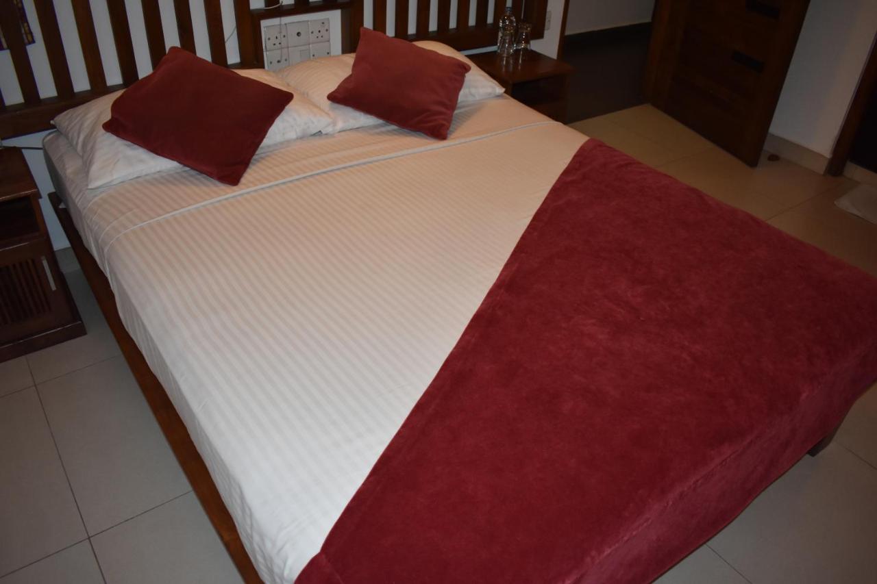 Port View City Hotel Colombo Buitenkant foto